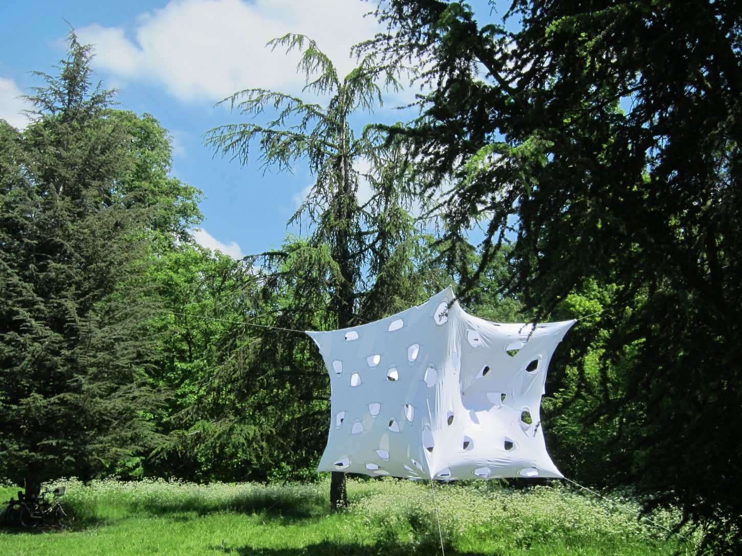 132 T-shirts en coton bio, fil, ficelle prolypropylène, corde en chanvre 3,6M x 3,6M x 4,9M Ile aux cèdres, Bois de Boulogne 2014" width="571" height="382" /> 132 T-shirts en coton bio, fil, ficelle prolypropylène, corde en chanvre 3,6M x 3,6M x 4,9MIle aux cèdres, Bois de Boulogne 2014