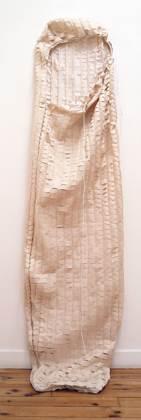 2000 étiquettes tissus, cordon élastique. 192cm x 65cm